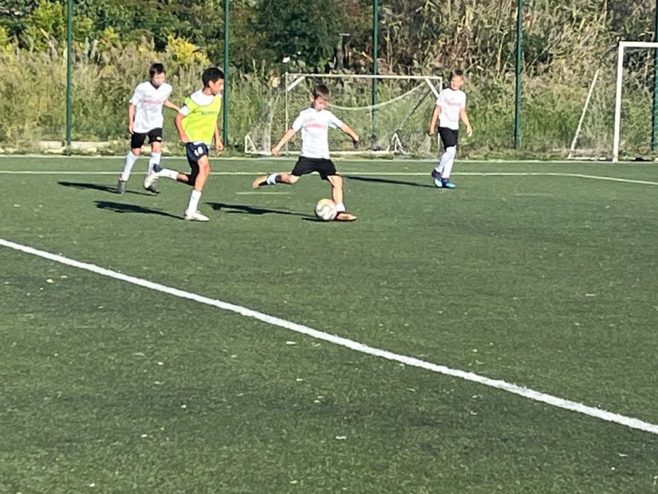 В рамках спортивной и физической подготовки в г. Судак (Республика Крым) прошли учебно-тренировочные сборы по футболу для учащихся Меловской спортивной школы В рамках спортивной и физической подготовки в г. Судак (Республика Крым) прошли учебно-тренировочные сборы по футболу для учащихся Меловской спортивной школы