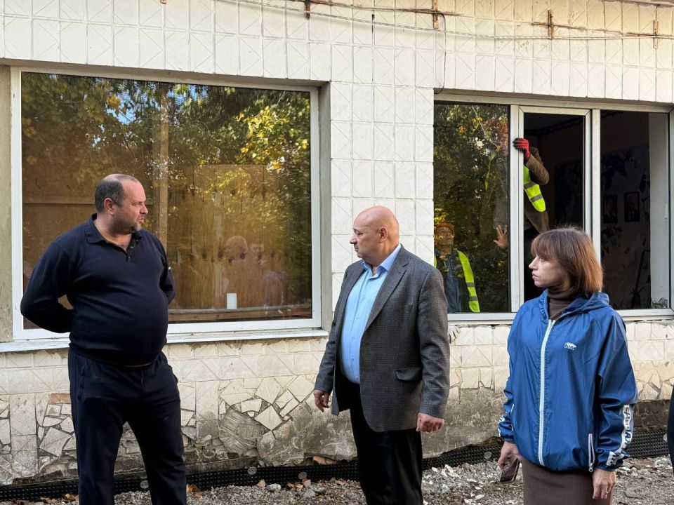 Виктория Сергеева: По моему поручению первый заместитель Главы Василий Васильевич Ткачев сегодня побывал на объекте, где проводится капитальный ремонт Кировского историко-художественного музея в рамках Федерального проекта... Виктория Сергеева: По моему поручению первый заместитель Главы Василий Васильевич Ткачев сегодня побывал на объекте, где проводится капитальный ремонт Кировского историко-художественного музея в рамках Федерального проекта...