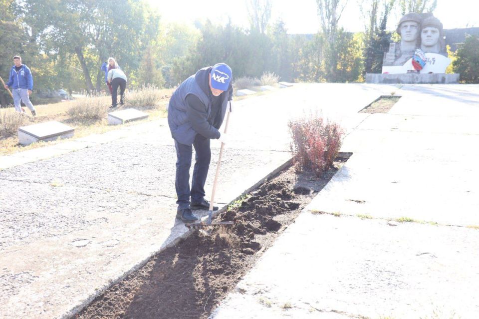 Яна Сылкина: Сегодня провели акцию по благоустройству сакрального для каждого северодончанина места - Мемориала Славы Яна Сылкина: Сегодня провели акцию по благоустройству сакрального для каждого северодончанина места - Мемориала Славы