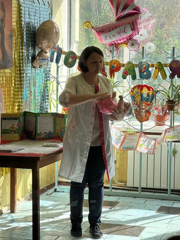 В женской консультации Лутугинской поликлиники прошла лекция "Новорожденный, что о нём нужно знать" В женской консультации Лутугинской поликлиники прошла лекция "Новорожденный, что о нём нужно знать"