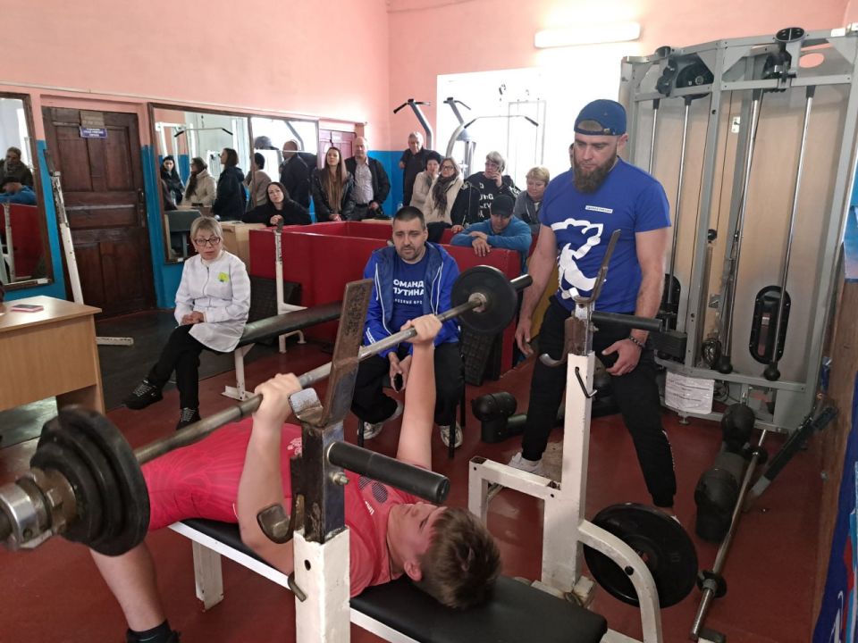 В Свердловске прошли соревнования по многоповторному жиму лежа «Равнение на Президента!» В Свердловске прошли соревнования по многоповторному жиму лежа «Равнение на Президента!»