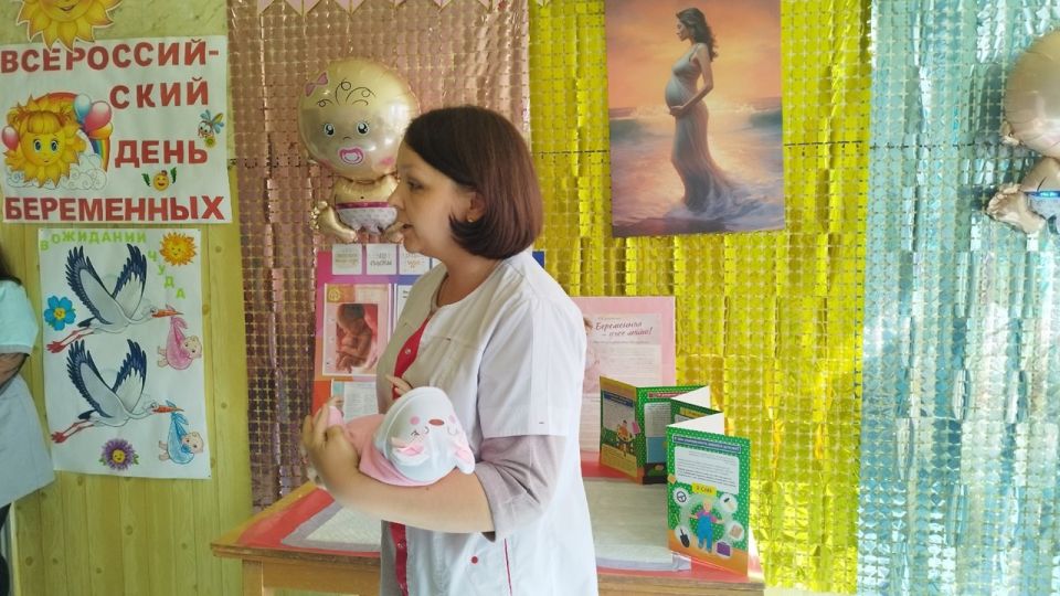 В женской консультации Лутугинской поликлиники прошла лекция "Новорожденный, что о нём нужно знать" В женской консультации Лутугинской поликлиники прошла лекция "Новорожденный, что о нём нужно знать"