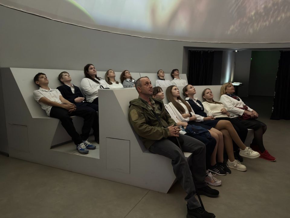 Для детей участников СВО провели экскурсию в мультимедийный парк «Россия - моя история» Для детей участников СВО провели экскурсию в мультимедийный парк «Россия - моя история»