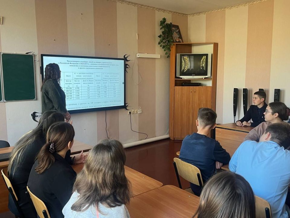 В "Станично-Луганской средней школе имени Грекова П.М. " учащиеся старших классов приняли участие в круглом столе "Причины возникновения бытовых и лесных пожаров В "Станично-Луганской средней школе имени Грекова П.М. " учащиеся старших классов приняли участие в круглом столе "Причины возникновения бытовых и лесных пожаров
