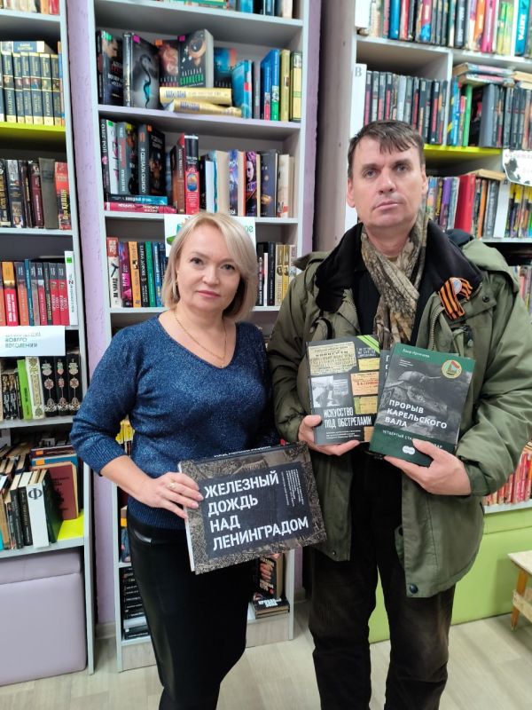 Волонтеры из Ленобласти передали книги в библиотеку Стаханова Волонтеры из Ленобласти передали книги в библиотеку Стаханова
