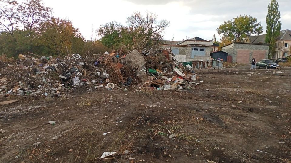 Коммунальные службы продолжают уборку городских территорий Коммунальные службы продолжают уборку городских территорий