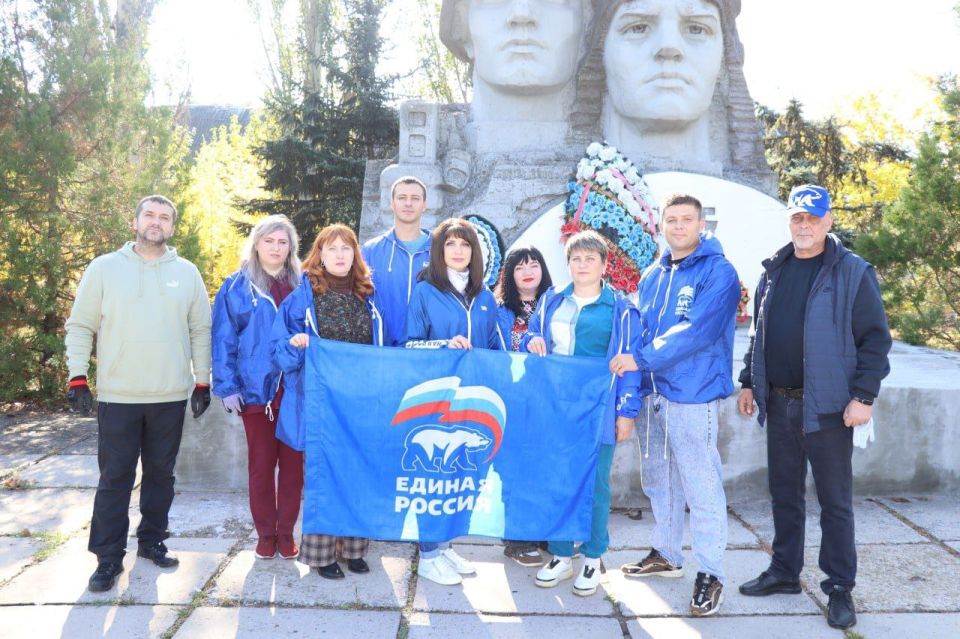 Яна Сылкина: Сегодня провели акцию по благоустройству сакрального для каждого северодончанина места - Мемориала Славы Яна Сылкина: Сегодня провели акцию по благоустройству сакрального для каждого северодончанина места - Мемориала Славы