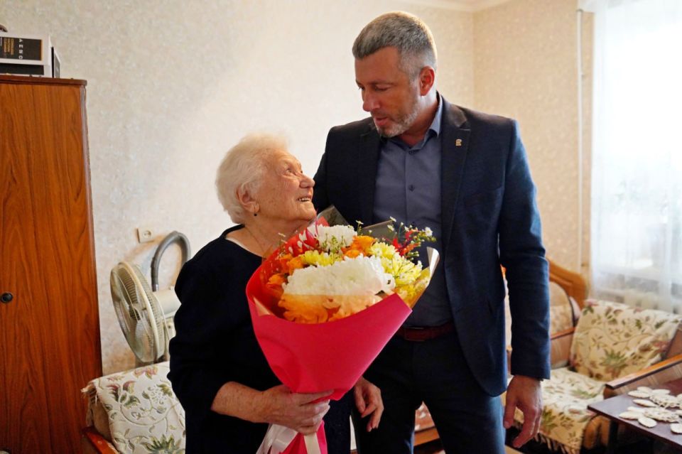 Андрей Сухачев: Сегодня поздравления с днём рождения принимает Надежда Ивановна Крылова Андрей Сухачев: Сегодня поздравления с днём рождения принимает Надежда Ивановна Крылова