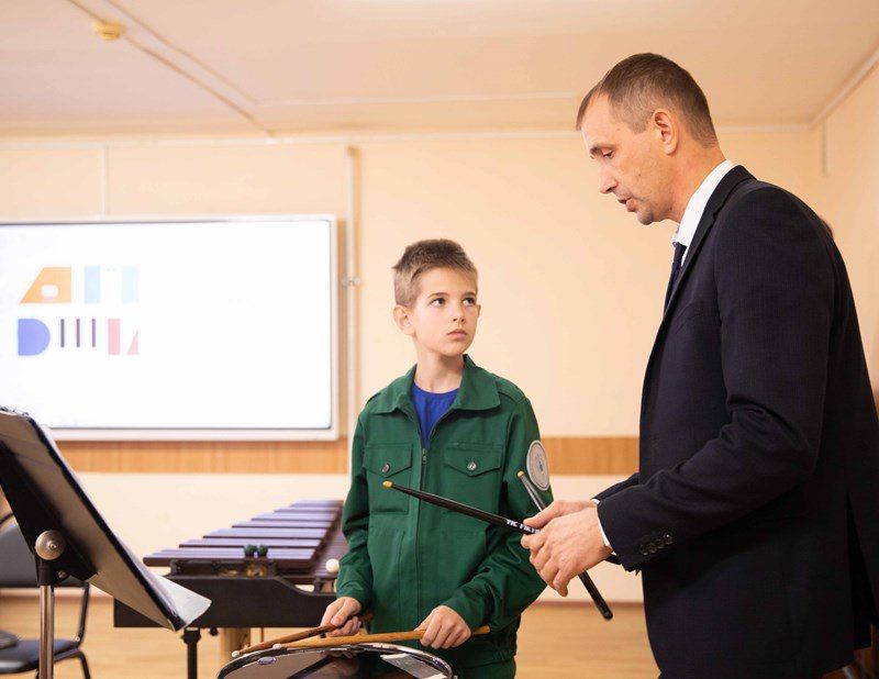 Преподаватель музыкальной школы №2 Александр Погорелый успешно представил Республику на окружном этапе Общероссийского конкурса «Лучший преподаватель детской школы искусств» Преподаватель музыкальной школы №2 Александр Погорелый успешно представил Республику на окружном этапе Общероссийского конкурса «Лучший преподаватель детской школы искусств»