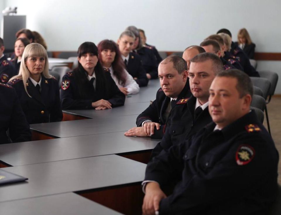 В МВД по Луганской Народной Республике поздравили сотрудников штабных подразделений с их профессиональным праздником В МВД по Луганской Народной Республике поздравили сотрудников штабных подразделений с их профессиональным праздником