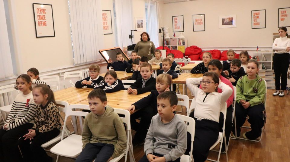 Ребятам из Ровеньков рассказывают о шахтёрской Воркуте Ребятам из Ровеньков рассказывают о шахтёрской Воркуте