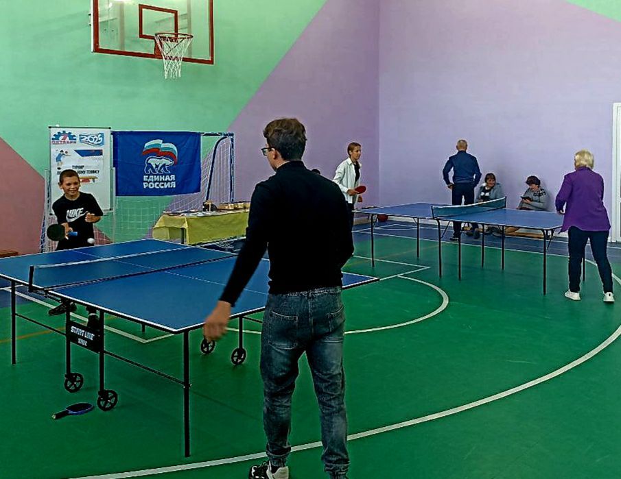 В спортивном зале Литвиновского УВК состоялся турнир по настольному теннису, организованный в рамках марафона добрых дел «Добрые дела- лучший подарок Президенту», приуроченный Дню рождения Владимира Путина В спортивном зале Литвиновского УВК состоялся турнир по настольному теннису, организованный в рамках марафона добрых дел «Добрые дела- лучший подарок Президенту», приуроченный Дню рождения Владимира Путина