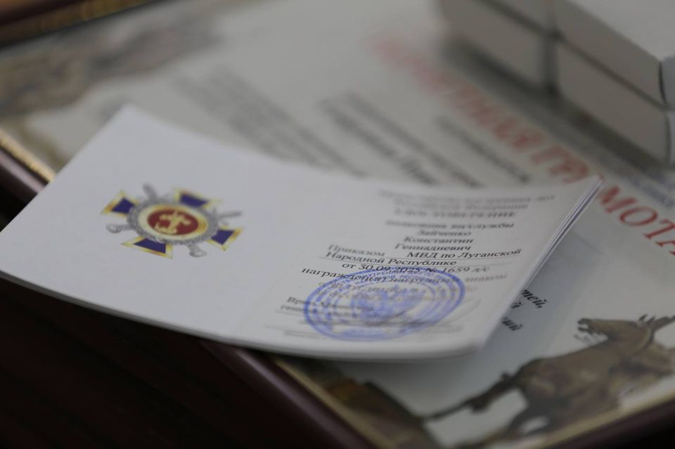 В МВД по Луганской Народной Республике поздравили сотрудников штабных подразделений с их профессиональным праздником В МВД по Луганской Народной Республике поздравили сотрудников штабных подразделений с их профессиональным праздником