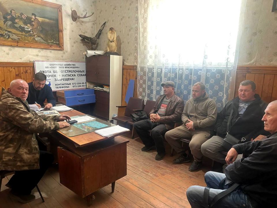 Специалисты Минприроды ЛНР провели выездную рабочую встречу с Региональной общественной организацией «Общество охотников и рыболовов» Специалисты Минприроды ЛНР провели выездную рабочую встречу с Региональной общественной организацией «Общество охотников и рыболовов»