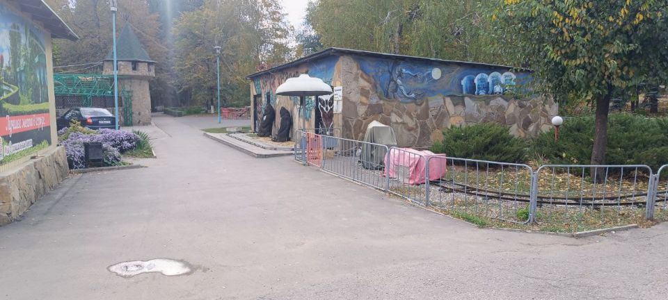 Луганский Парк имени 1 мая готовится к зиме Луганский Парк имени 1 мая готовится к зиме