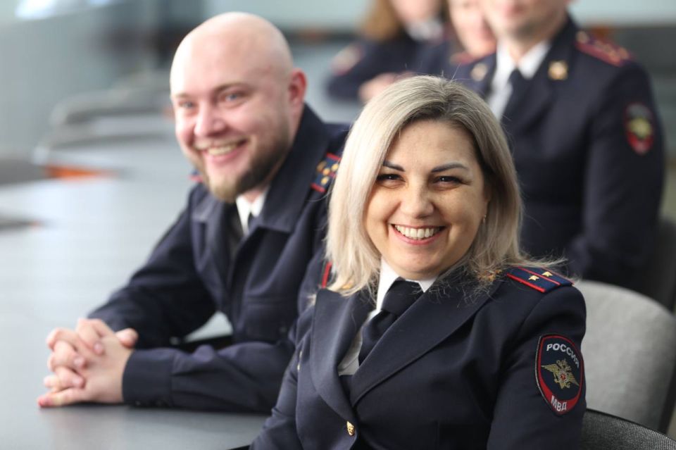 В МВД по Луганской Народной Республике поздравили сотрудников штабных подразделений с их профессиональным праздником В МВД по Луганской Народной Республике поздравили сотрудников штабных подразделений с их профессиональным праздником