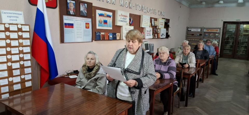 В Красном Луче для слушателей Университета третьего возраста состоялся поэтический вечер В Красном Луче для слушателей Университета третьего возраста состоялся поэтический вечер