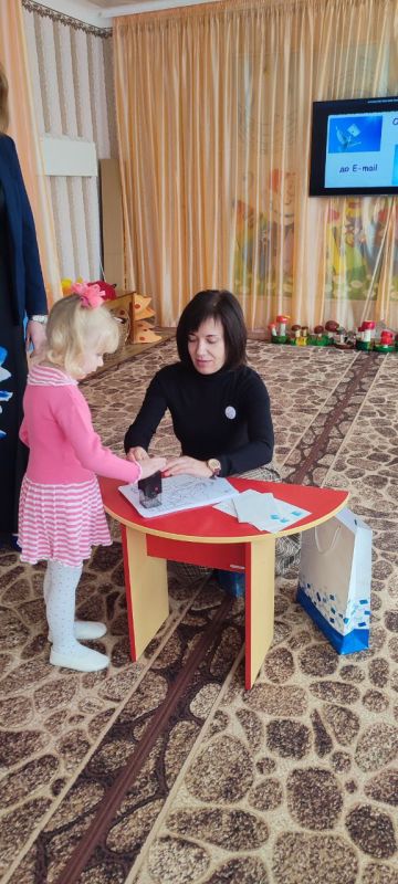 Праздник к нам приходит. День Почты Луганской Народной Республики приближается, а мы уже получили самые теплые поздравления! Сегодня в ГБДОУ ЛНР "АЯСКВ №4 "Колобок" было по-настоящему празднично! К ним в гости заглянули... Праздник к нам приходит. День Почты Луганской Народной Республики приближается, а мы уже получили самые теплые поздравления! Сегодня в ГБДОУ ЛНР "АЯСКВ №4 "Колобок" было по-настоящему празднично! К ним в гости заглянули...