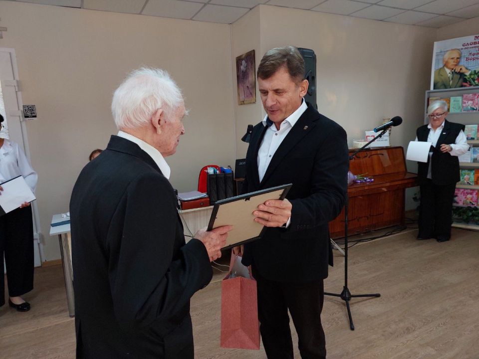 Почетный гражданин Алчевска Василий Афанасьевич Боровенский отпраздновал 90-й День рождения Почетный гражданин Алчевска Василий Афанасьевич Боровенский отпраздновал 90-й День рождения