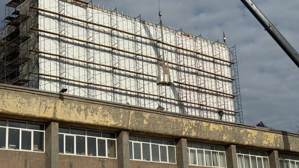 В Алчевске начался капремонт кровли и фасада ДК металлургов по народной программе В Алчевске начался капремонт кровли и фасада ДК металлургов по народной программе