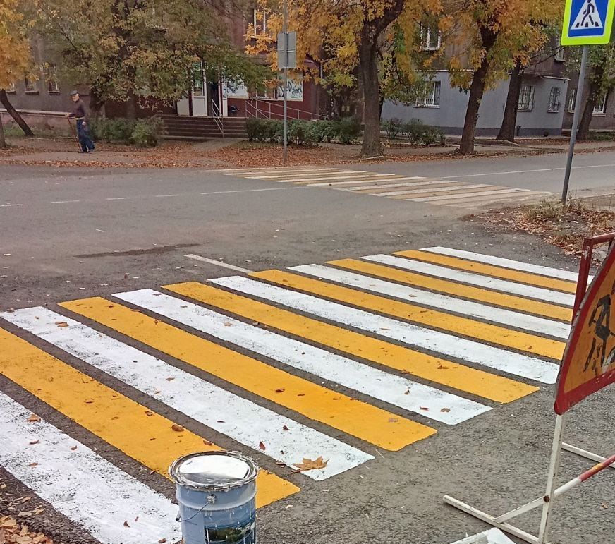 Коммунальные службы проводят работы на территории города Коммунальные службы проводят работы на территории города