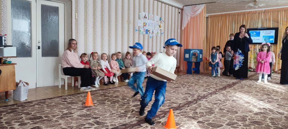 Праздник к нам приходит. День Почты Луганской Народной Республики приближается, а мы уже получили самые теплые поздравления! Сегодня в ГБДОУ ЛНР "АЯСКВ №4 "Колобок" было по-настоящему празднично! К ним в гости заглянули... Праздник к нам приходит. День Почты Луганской Народной Республики приближается, а мы уже получили самые теплые поздравления! Сегодня в ГБДОУ ЛНР "АЯСКВ №4 "Колобок" было по-настоящему празднично! К ним в гости заглянули...
