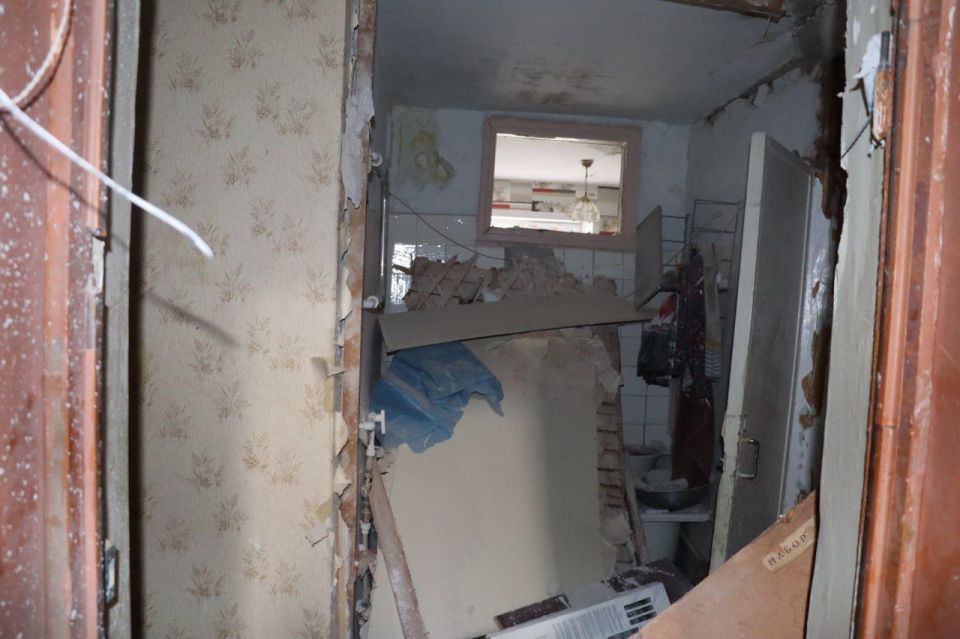 Специалисты определяют объемы восстановительных работ после взрыва газового баллона в одной из северодонецких многоэтажек Специалисты определяют объемы восстановительных работ после взрыва газового баллона в одной из северодонецких многоэтажек