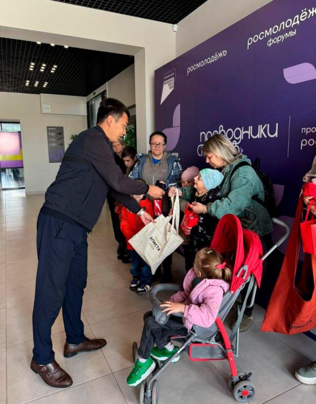 Дети из Антрацита, проходящие курс реабилитации в Калмыкии, знакомятся с историей республики Дети из Антрацита, проходящие курс реабилитации в Калмыкии, знакомятся с историей республики