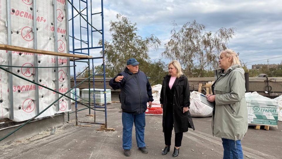 В Алчевске начался капремонт кровли и фасада ДК металлургов по народной программе В Алчевске начался капремонт кровли и фасада ДК металлургов по народной программе
