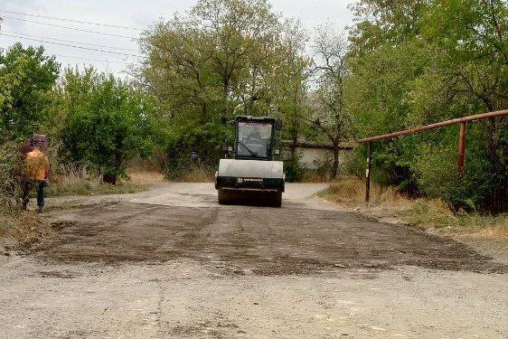 Продолжаем работы по благоустройству дорог Продолжаем работы по благоустройству дорог