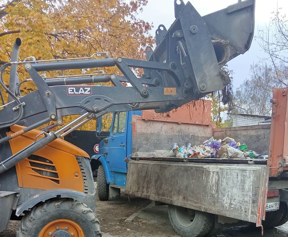 Коммунальные службы проводят работы на территории города Коммунальные службы проводят работы на территории города