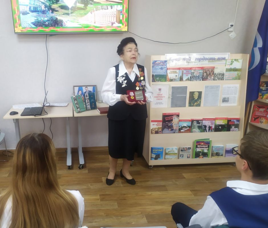 В Красном Луче состоялся исторический экскурс «Их имена в истории края» В Красном Луче состоялся исторический экскурс «Их имена в истории края»