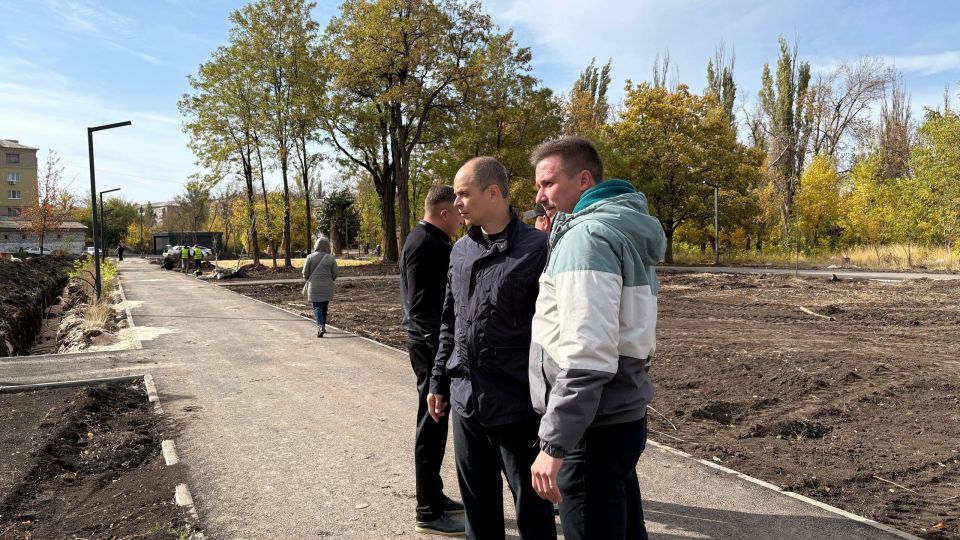 Сергей Соловьев: Продолжается благоустройство парковой зоны между 2 и 3 микрорайонами в рамках федерального проекта «Формирование комфортной городской среды» нацпроекта «Жилье и городская среда» Сергей Соловьев: Продолжается благоустройство парковой зоны между 2 и 3 микрорайонами в рамках федерального проекта «Формирование комфортной городской среды» нацпроекта «Жилье и городская среда»