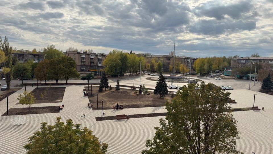 В Алчевске начался капремонт кровли и фасада ДК металлургов по народной программе В Алчевске начался капремонт кровли и фасада ДК металлургов по народной программе