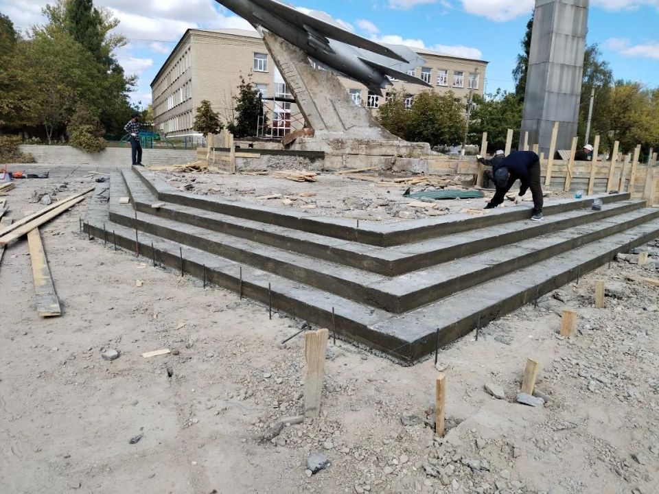 Андрей Рубанцов: Регион-шеф продолжает ремонт площади в Ровеньках Андрей Рубанцов: Регион-шеф продолжает ремонт площади в Ровеньках