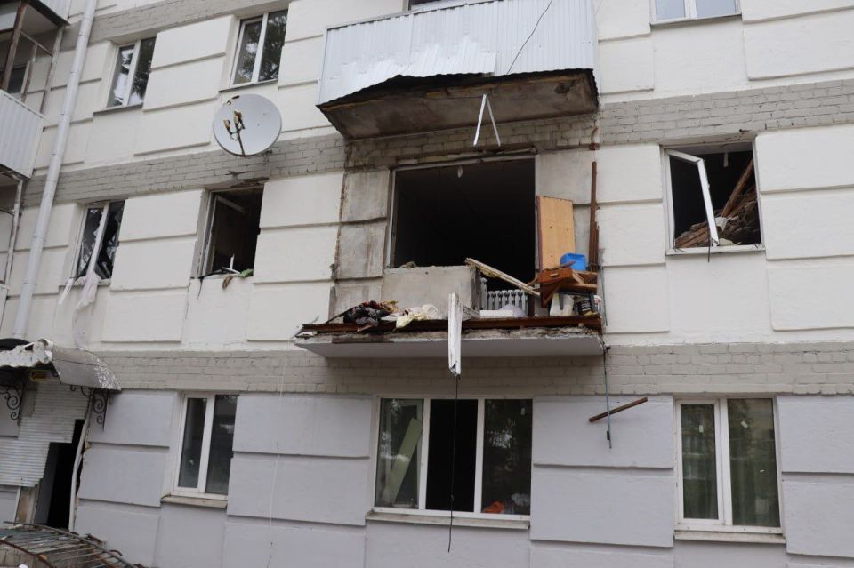 Специалисты определяют объемы восстановительных работ после взрыва газового баллона в одной из северодонецких многоэтажек Специалисты определяют объемы восстановительных работ после взрыва газового баллона в одной из северодонецких многоэтажек