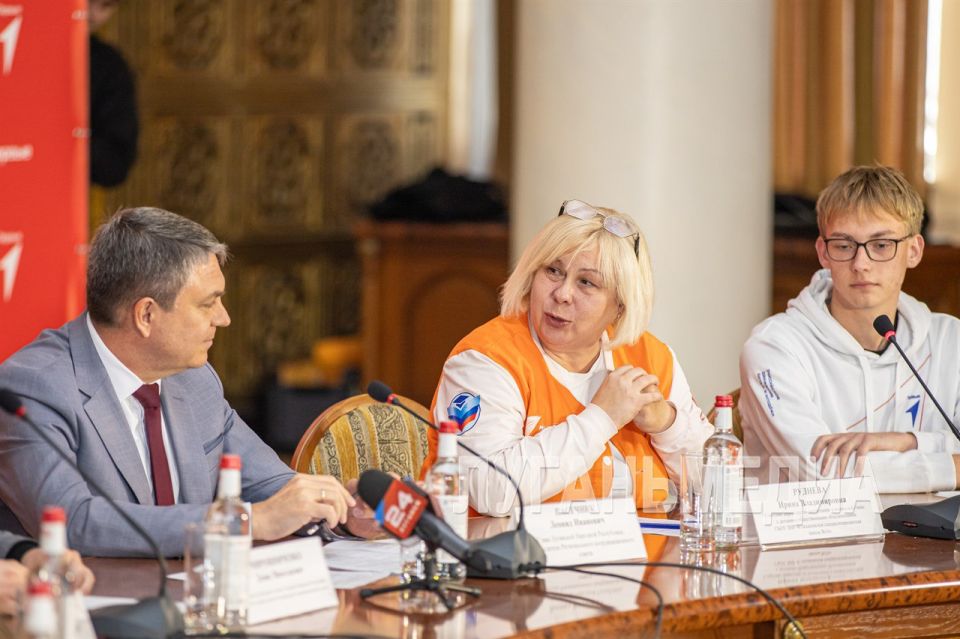 В Луганске обсудили работу регионального отделения «Движения Первых» В Луганске обсудили работу регионального отделения «Движения Первых»