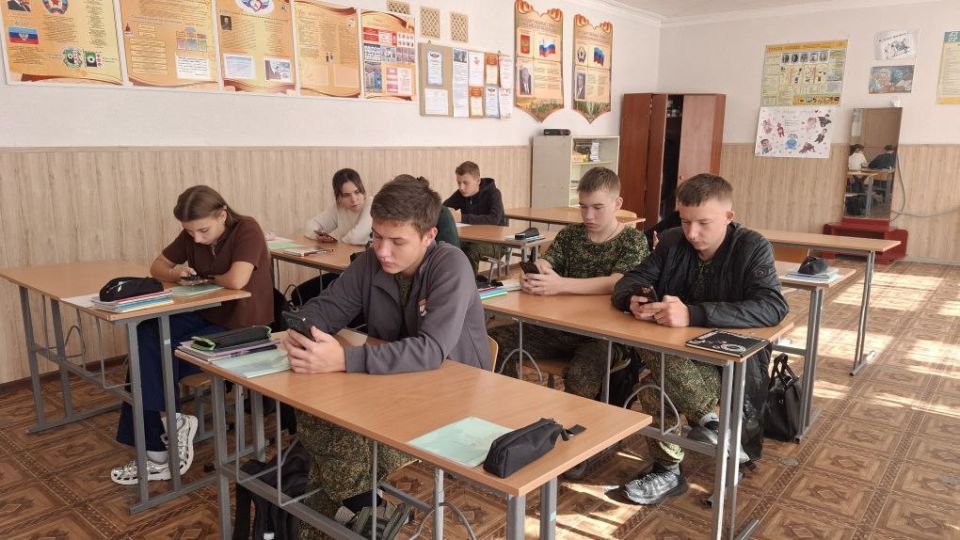 Сегодня учащиеся Ясеновской школе №2 им. Д.В.Лазутина приняли участие во всероссийском тестировании по культуре речи Сегодня учащиеся Ясеновской школе №2 им. Д.В.Лазутина приняли участие во всероссийском тестировании по культуре речи