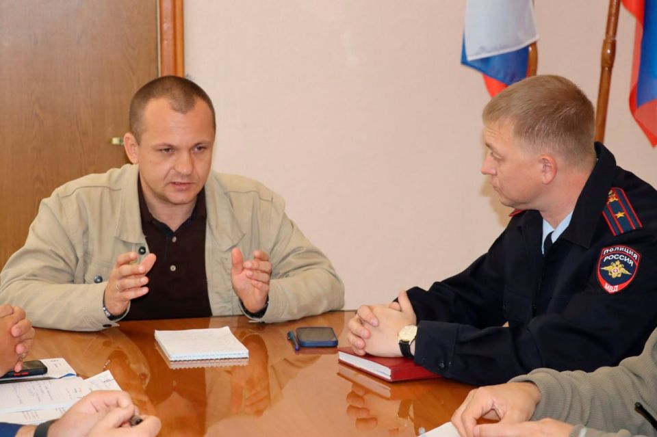 В городской Администрации провели заседание комиссии, на котором рассмотрели происшествие, связанное со взрывом газового баллона в многоквартирном жилом доме, по адресу: город Северодонецк, пр-т Советский, 31 В городской Администрации провели заседание комиссии, на котором рассмотрели происшествие, связанное со взрывом газового баллона в многоквартирном жилом доме, по адресу: город Северодонецк, пр-т Советский, 31