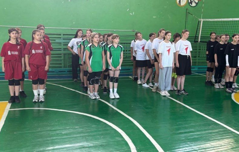 Первые играют в волейбол. В Свердловске состоялся муниципальный этап соревнований по волейболу среди девочек младшей возрастной категории в рамках Цикла спортивных мероприятий «Будь Первым!» Первые играют в волейбол. В Свердловске состоялся муниципальный этап соревнований по волейболу среди девочек младшей возрастной категории в рамках Цикла спортивных мероприятий «Будь Первым!»
