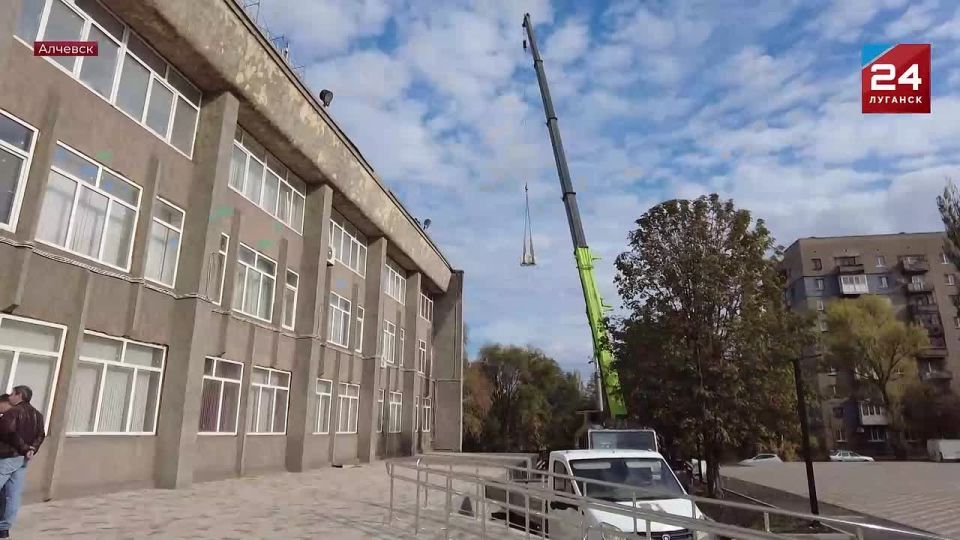 Капитальный ремонт кровли и фасада Дворца культуры металлургов стартовал в Алчевске