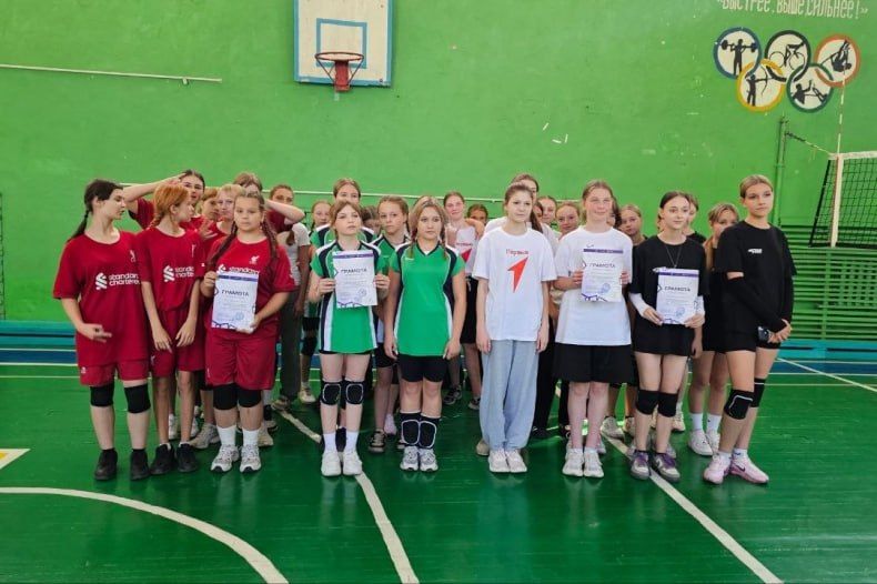 Первые играют в волейбол. В Свердловске состоялся муниципальный этап соревнований по волейболу среди девочек младшей возрастной категории в рамках Цикла спортивных мероприятий «Будь Первым!» Первые играют в волейбол. В Свердловске состоялся муниципальный этап соревнований по волейболу среди девочек младшей возрастной категории в рамках Цикла спортивных мероприятий «Будь Первым!»