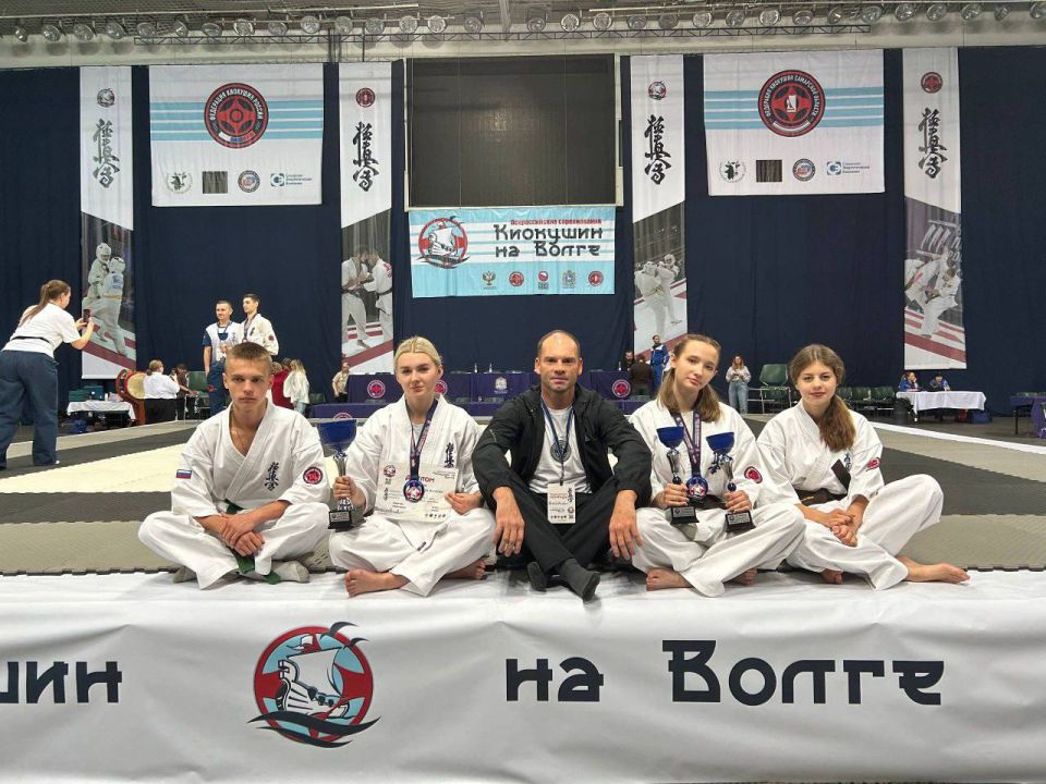 10 медалей завоевали наши спортсмены на Всероссийских соревнованиях «Киокушин на Волге» в Самаре 10 медалей завоевали наши спортсмены на Всероссийских соревнованиях «Киокушин на Волге» в Самаре