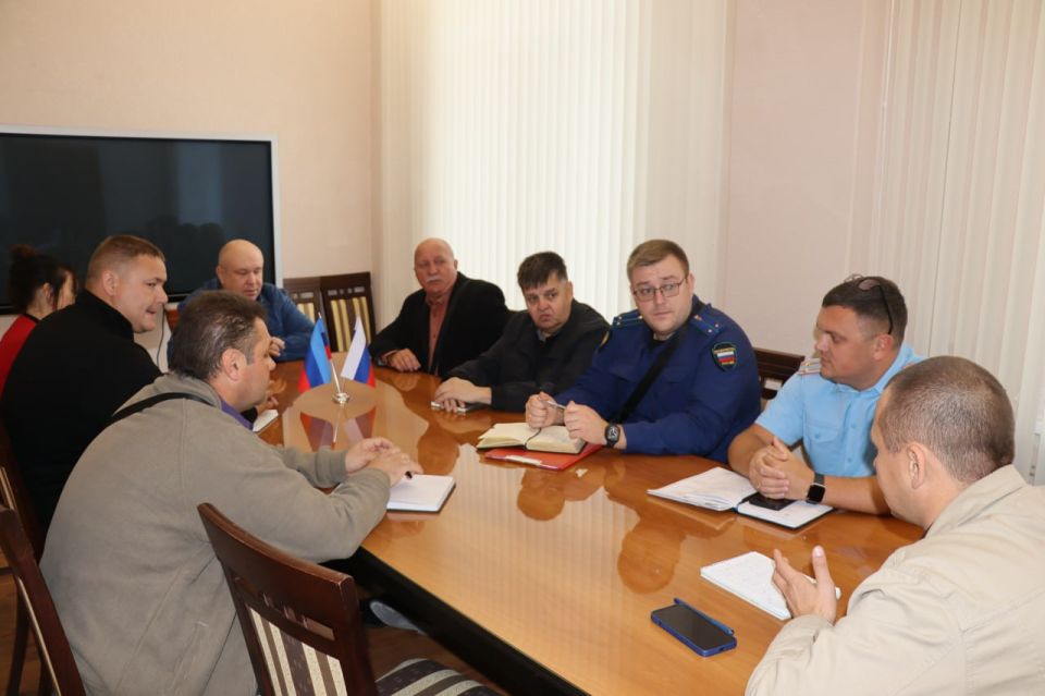В городской Администрации провели заседание комиссии, на котором рассмотрели происшествие, связанное со взрывом газового баллона в многоквартирном жилом доме, по адресу: город Северодонецк, пр-т Советский, 31 В городской Администрации провели заседание комиссии, на котором рассмотрели происшествие, связанное со взрывом газового баллона в многоквартирном жилом доме, по адресу: город Северодонецк, пр-т Советский, 31