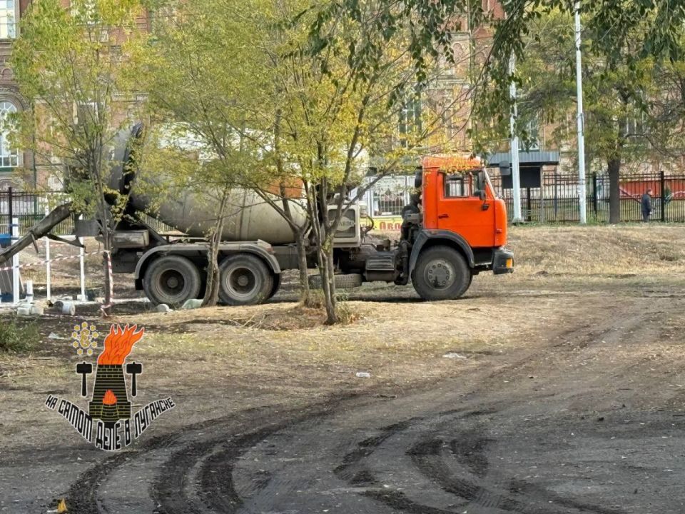 Вблизи Свято-Владимирского собора устанавливают спортивную площадку Вблизи Свято-Владимирского собора устанавливают спортивную площадку