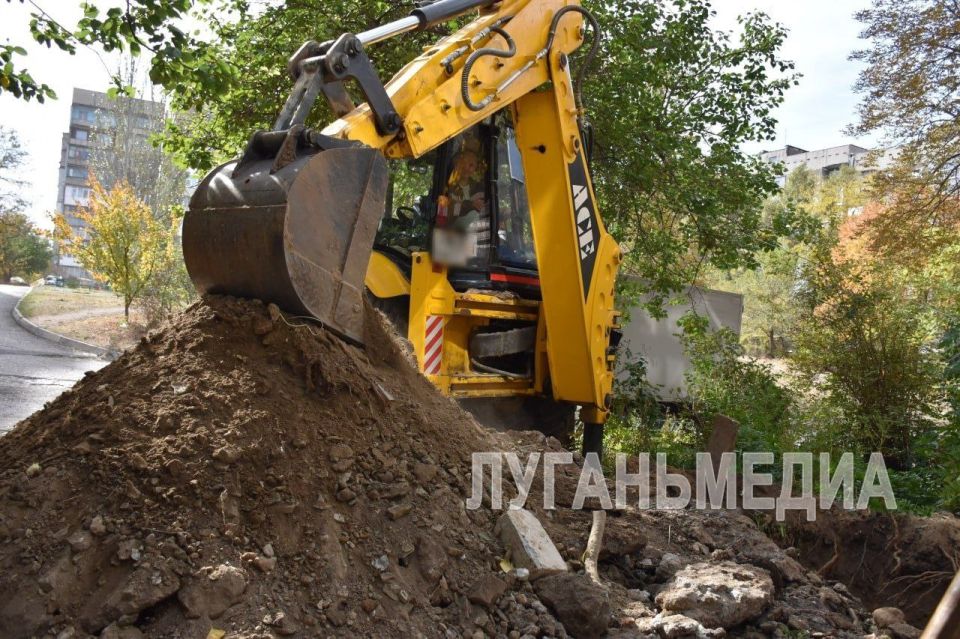 Алчевский филиал Единой управляющей компании проводит работы по замене аварийных выпусков канализации многоквартирных домов Алчевский филиал Единой управляющей компании проводит работы по замене аварийных выпусков канализации многоквартирных домов