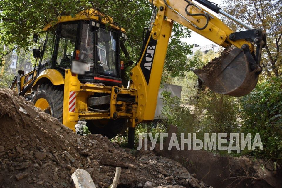 Алчевский филиал Единой управляющей компании проводит работы по замене аварийных выпусков канализации многоквартирных домов Алчевский филиал Единой управляющей компании проводит работы по замене аварийных выпусков канализации многоквартирных домов