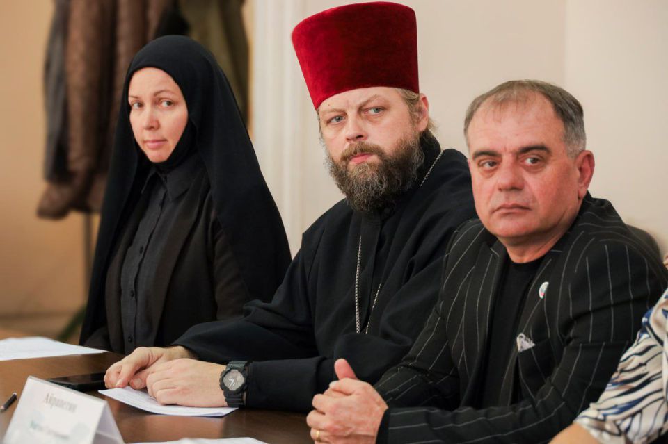 Члены Общественной палаты ЛНР приняли участие в обсуждении укрепления межнационального единства Члены Общественной палаты ЛНР приняли участие в обсуждении укрепления межнационального единства