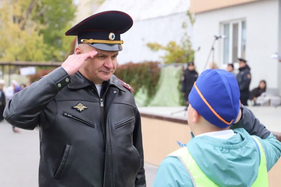 Безопасные дороги: В Луганске прошло торжественное посвящение в ЮИД Безопасные дороги: В Луганске прошло торжественное посвящение в ЮИД