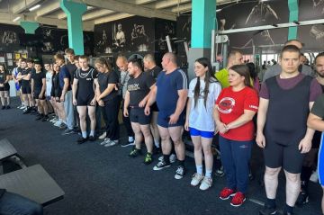 Третья подряд победа свердловской женской сборной команды по жиму лежа